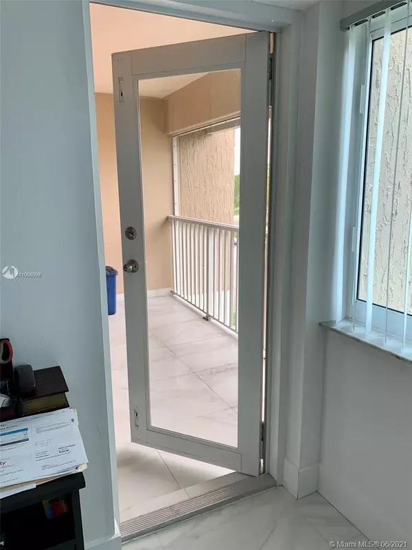 Weston, FL 33326,140 Lakeview Dr #306