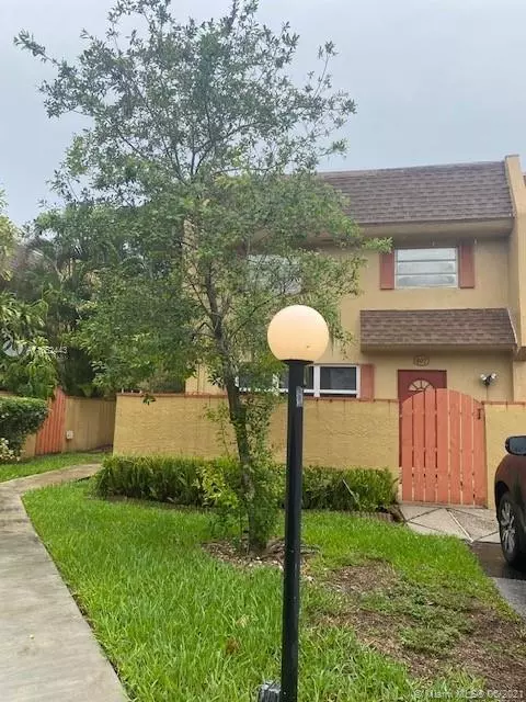 Davie, FL 33317,7175 Nova Dr #407