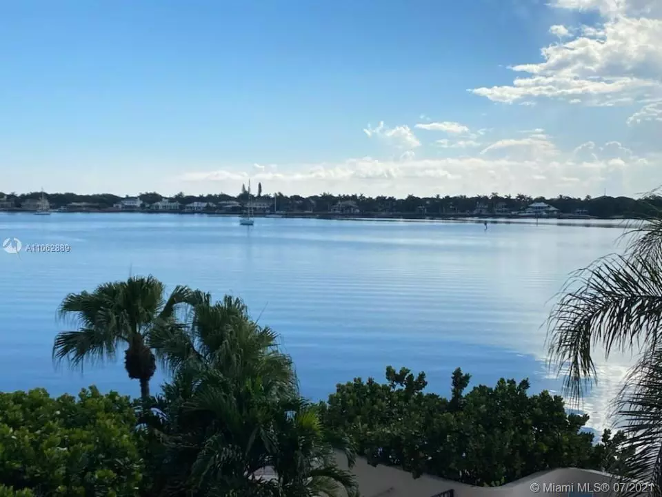 North Palm Beach, FL 33408,130 Lakeshore Dr #323