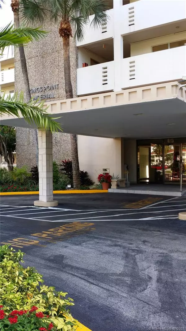 Sunny Isles Beach, FL 33160,220 NE Kings Point Dr #111