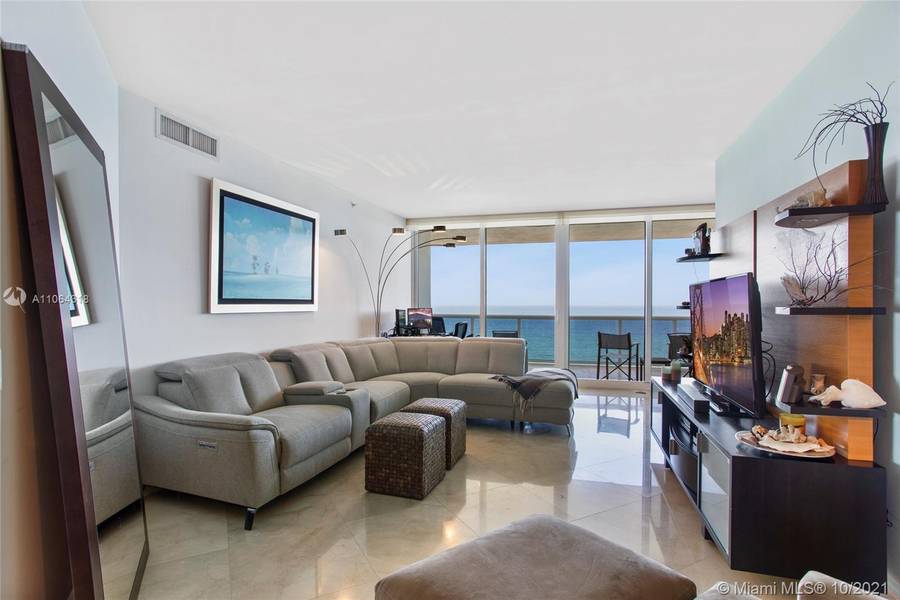 4779 Collins Ave #1902, Miami Beach, FL 33140