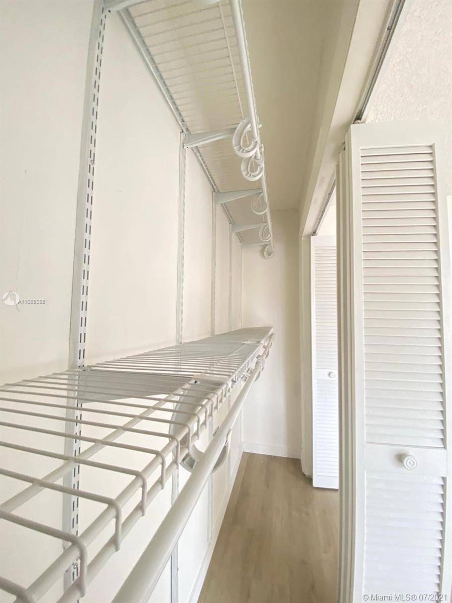 Miami Beach, FL 33141,7801 Abbott Ave #305