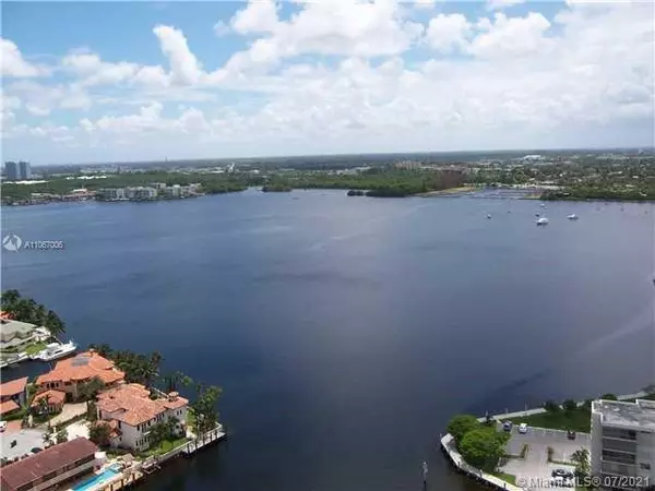 1000 W Island Blvd #2211, Aventura, FL 33160