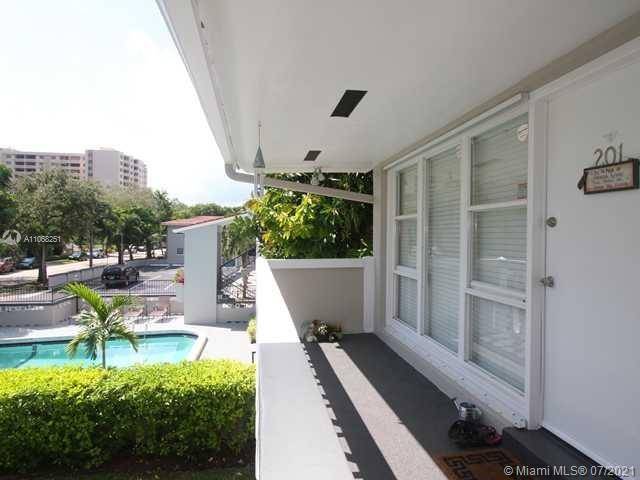 21 Edgewater Dr #201, Coral Gables, FL 33133