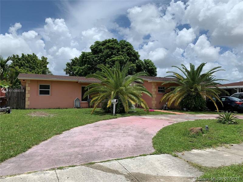 461 W 64th St, Hialeah, FL 33012