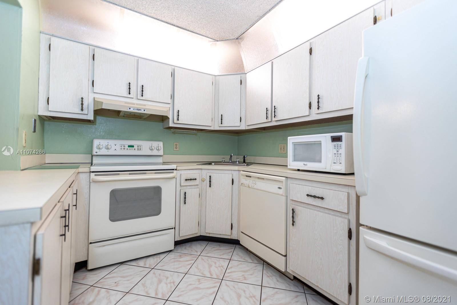 109 Lake Pine Circle #D1, Green Acres, FL 33463
