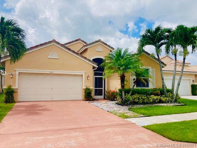 9610 Lago Dr, Boynton Beach, FL 33472