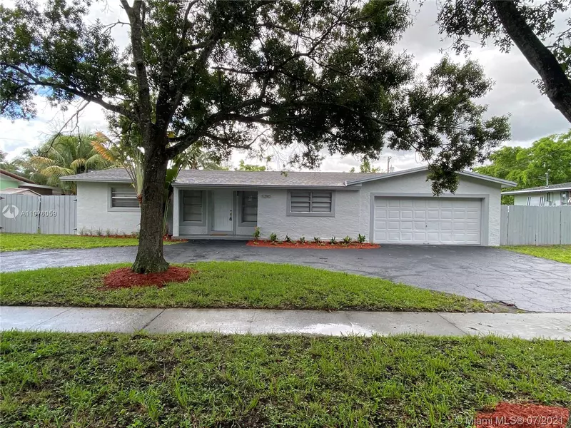 5290 SW 3rd St, Plantation, FL 33317