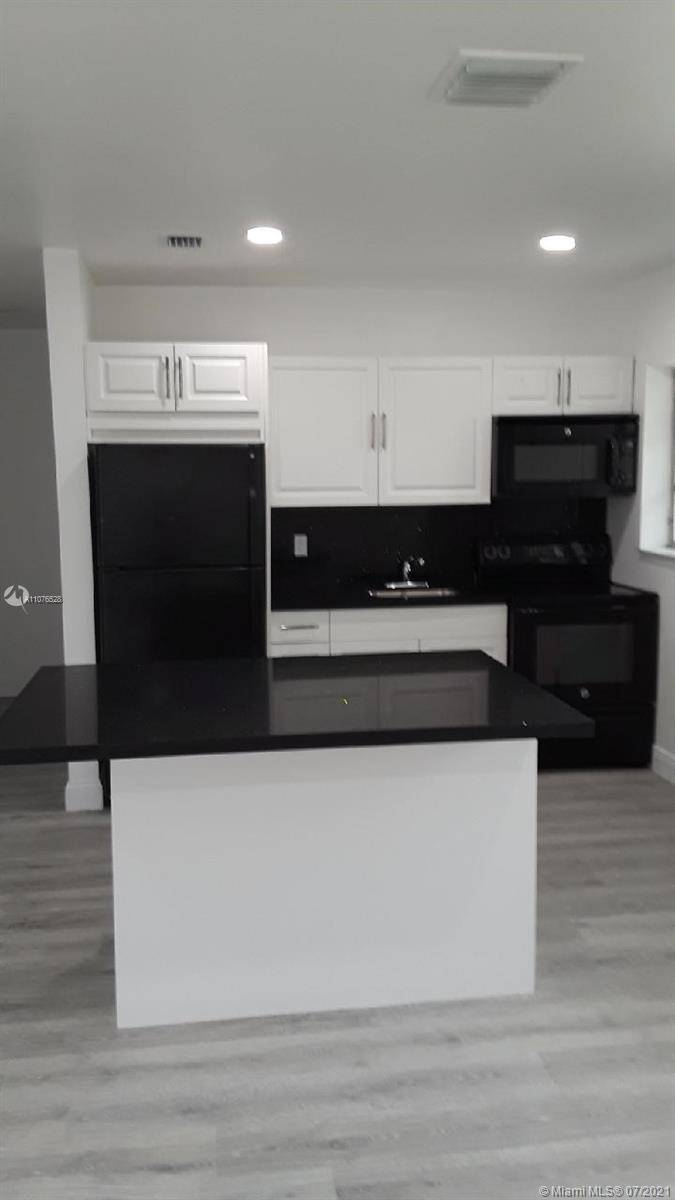 930 E 40th St, Hialeah, FL 33013