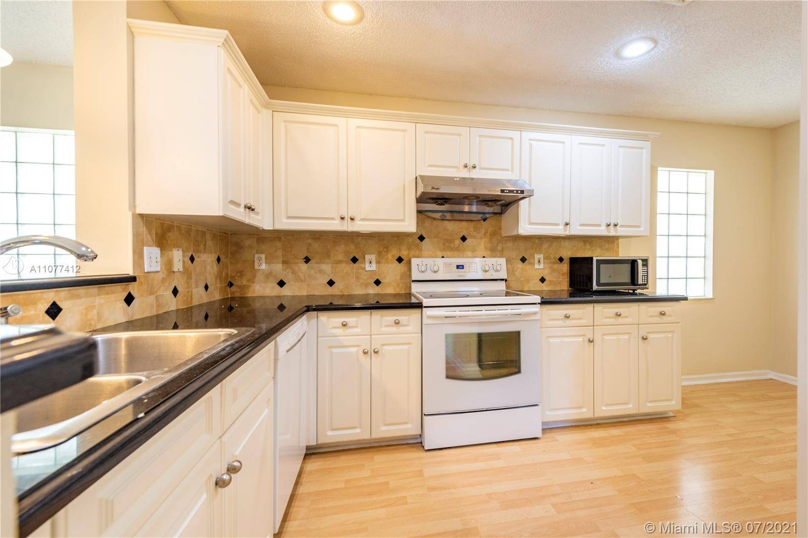 Coral Springs, FL 33071,9764 NW 1st Mnr