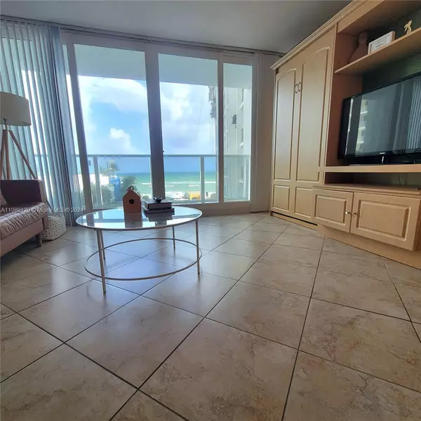 Hollywood, FL 33019,3505 S Ocean Dr #407