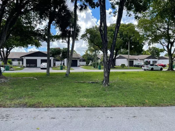 Tamarac, FL 33321,6449 W Pinehurst Cir W #C25