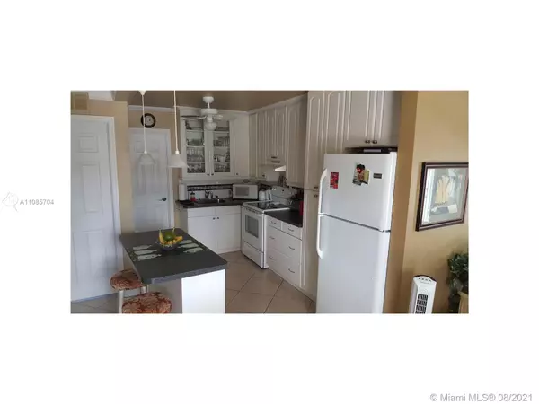 Dania Beach, FL 33004,22 SE 3rd Ter #4