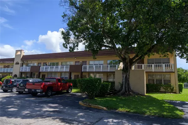 8851 Sunrise Lakes Blvd #118, Sunrise, FL 33322