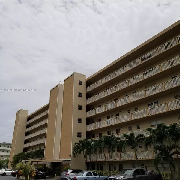 Hallandale Beach, FL 33009,319 NE 14th Ave #103