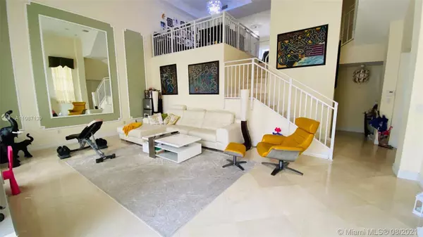 North Miami Beach, FL 33160,3915 NE 168 St #3915