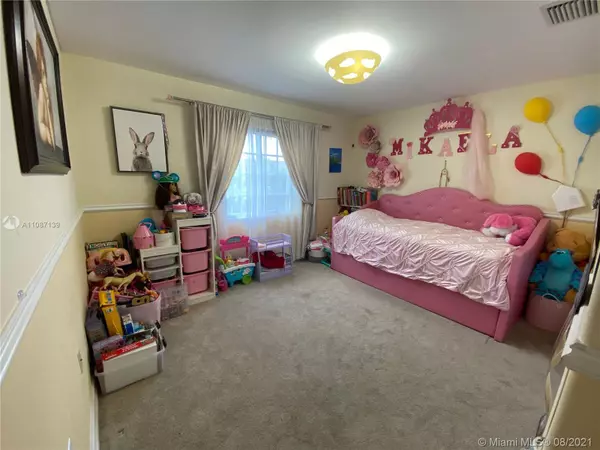 North Miami Beach, FL 33160,3915 NE 168 St #3915