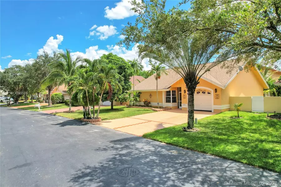 20530 NW 8th St, Pembroke Pines, FL 33029