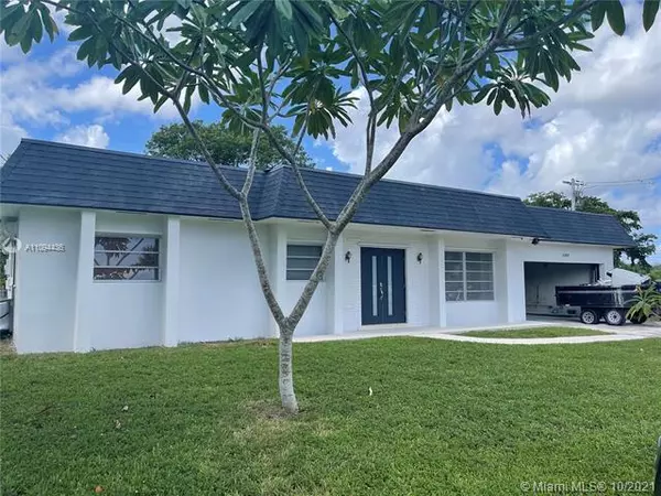 1561 NW 75th Ter, Plantation, FL 33313