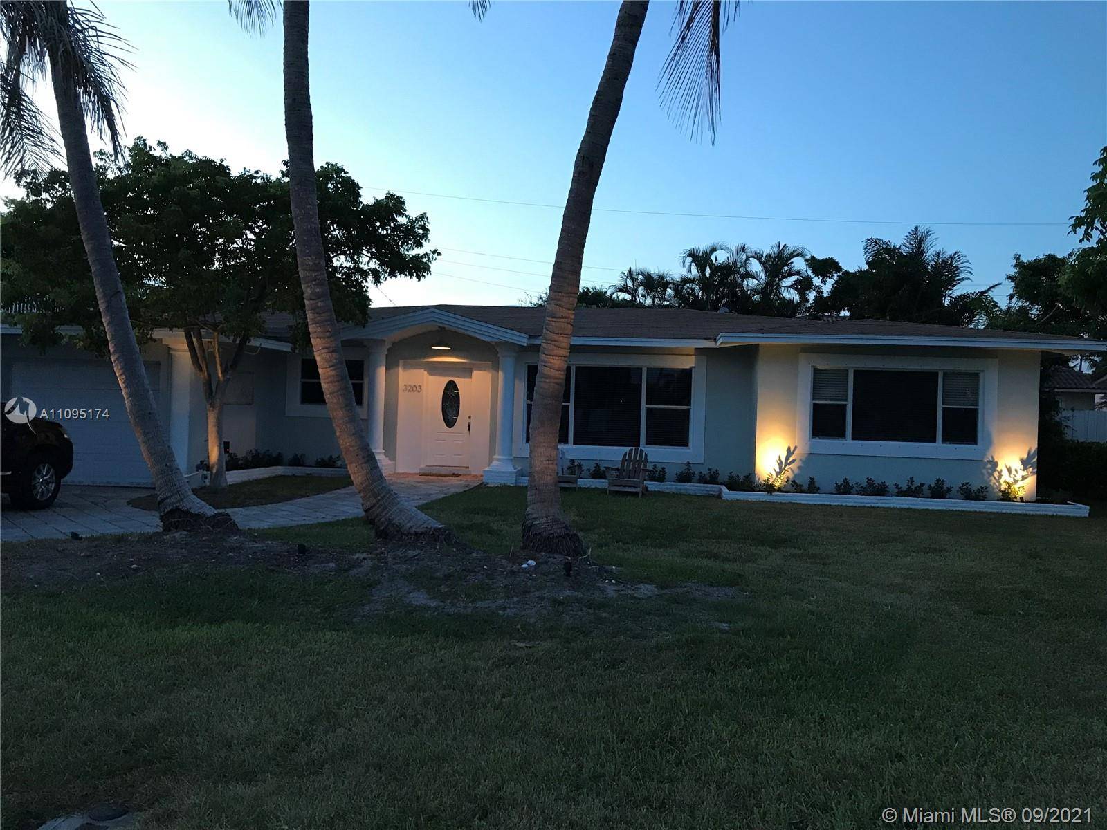 3203 Dover Rd, Pompano Beach, FL 33062