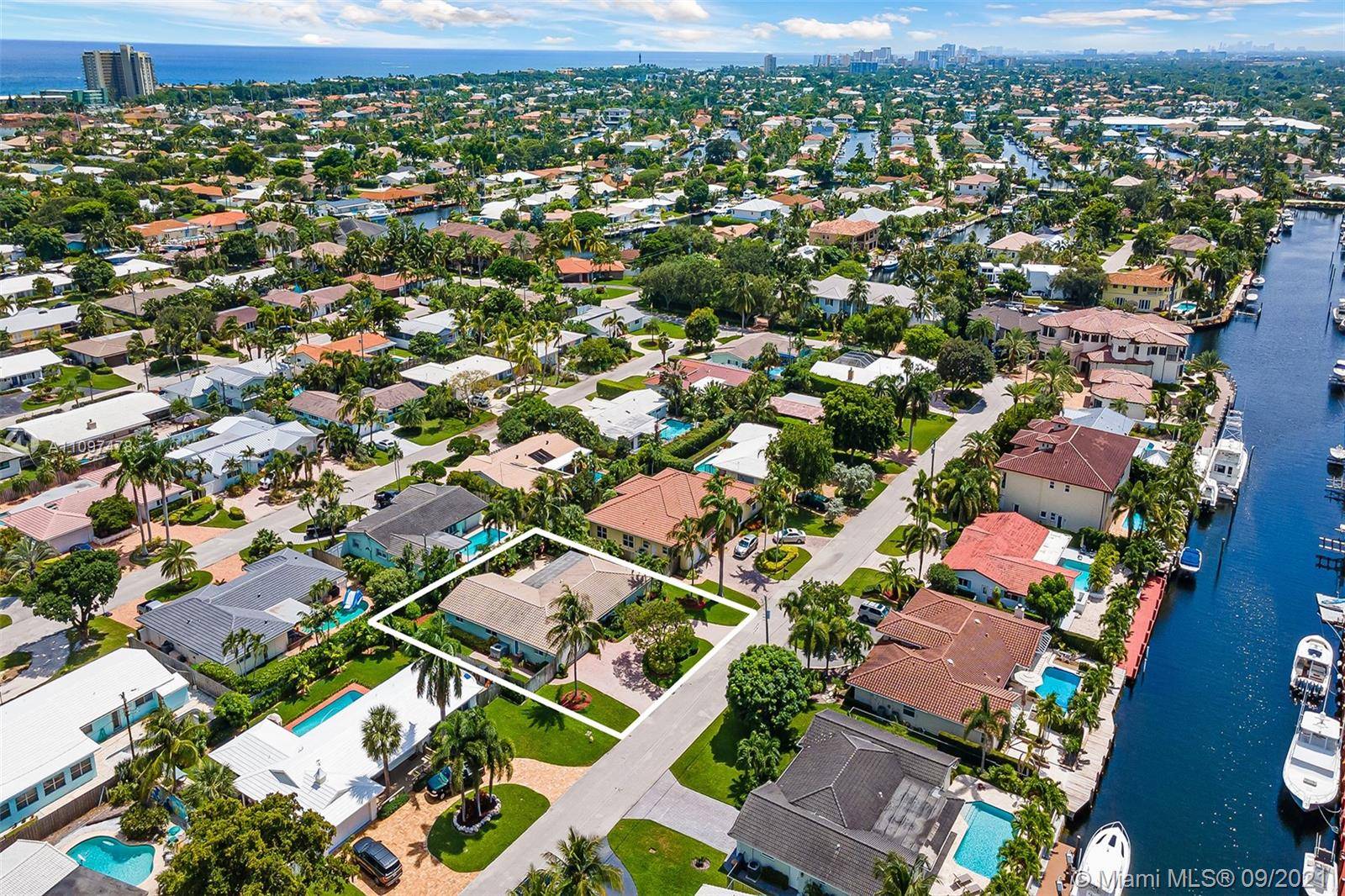 Lighthouse Point, FL 33064,4210 NE 25th Ave