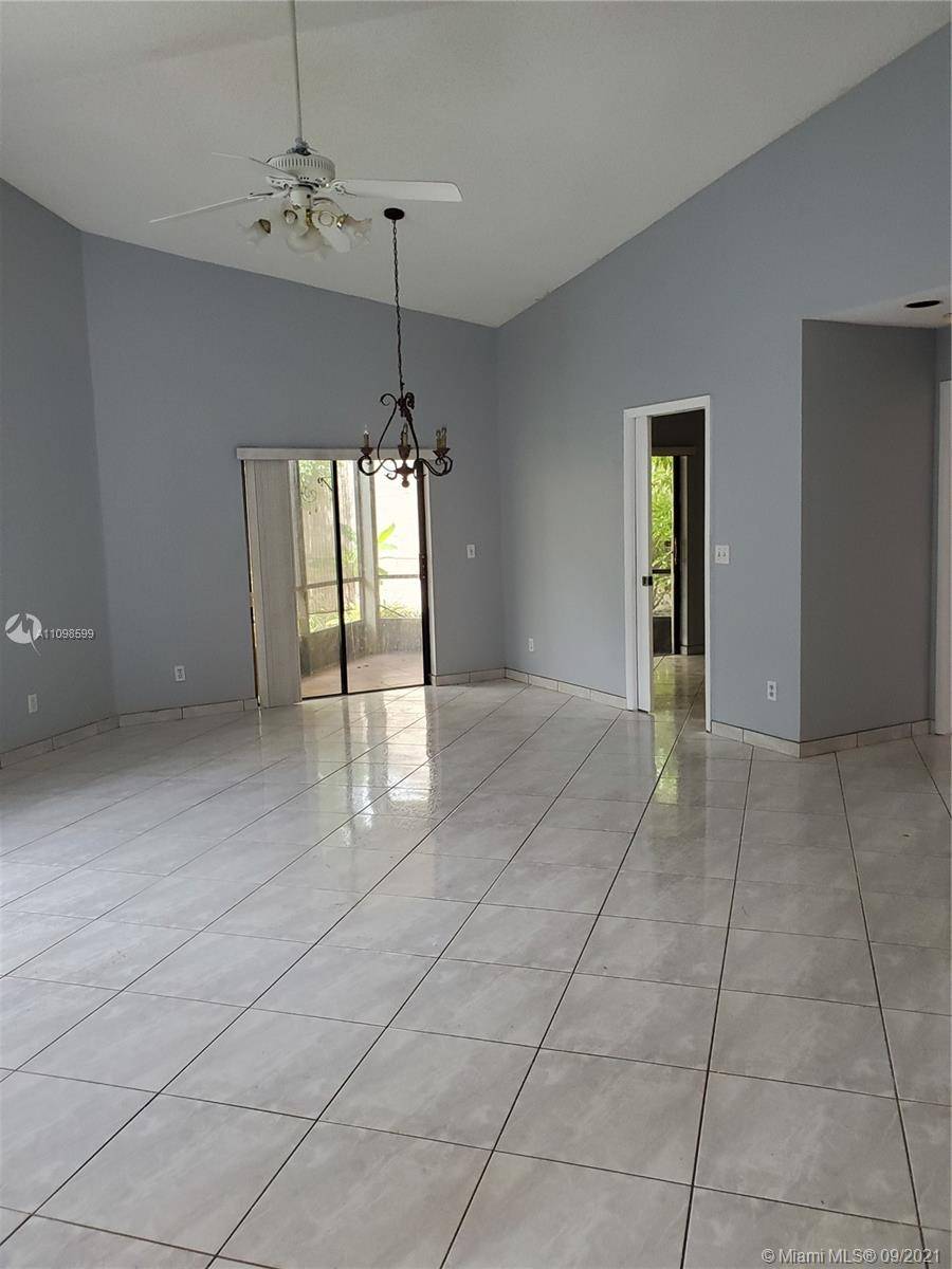 Pembroke Pines, FL 33025,11121 SW 13th St