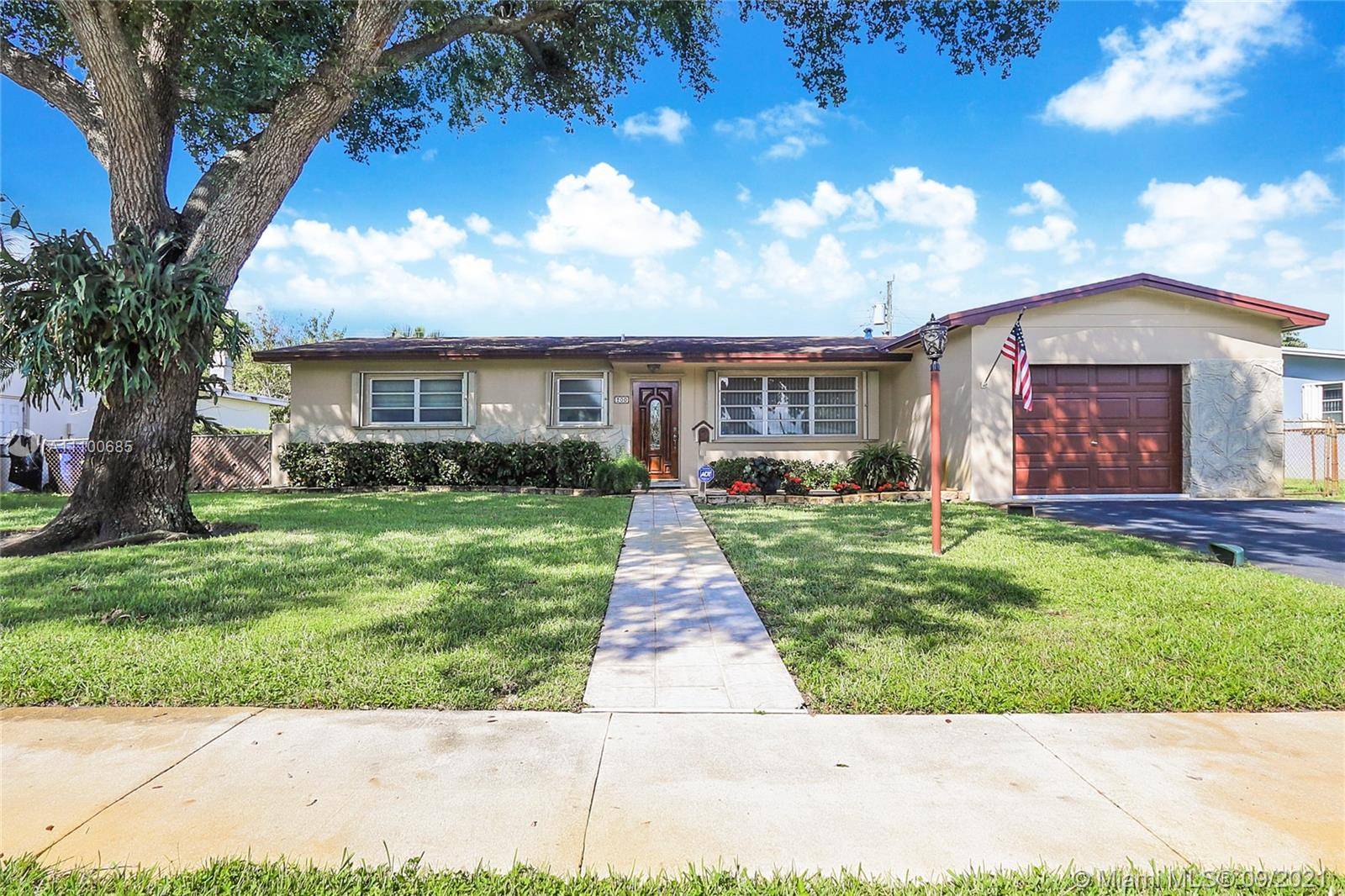 200 NW 77th Way, Pembroke Pines, FL 33024