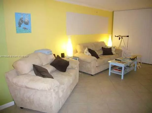 Hollywood, FL 33019,2501 S OCEAN DR #808