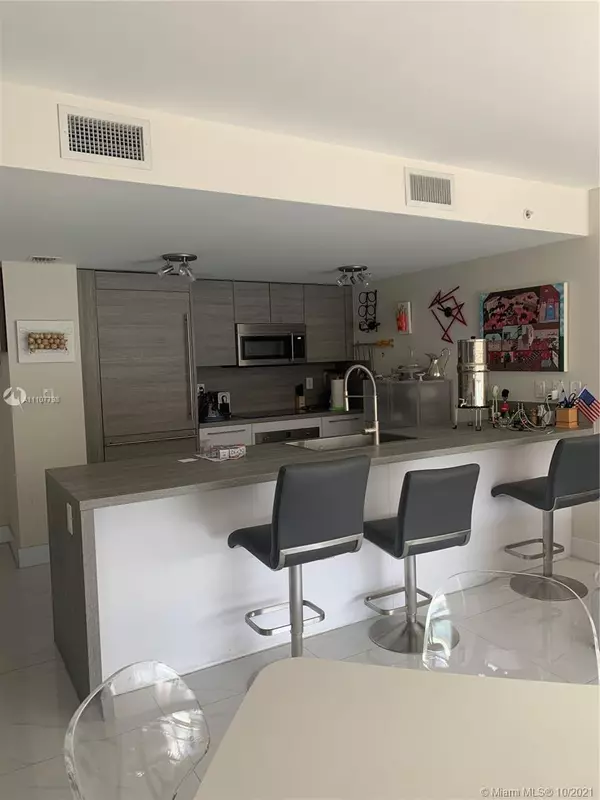 Sunny Isles Beach, FL 33160,400 Sunny Isles Blvd #507