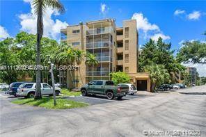 4121 Stirling Rd #102, Dania Beach, FL 33314