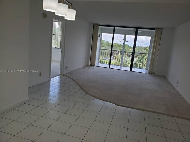 16300 Golf Club Rd #514, Weston, FL 33326