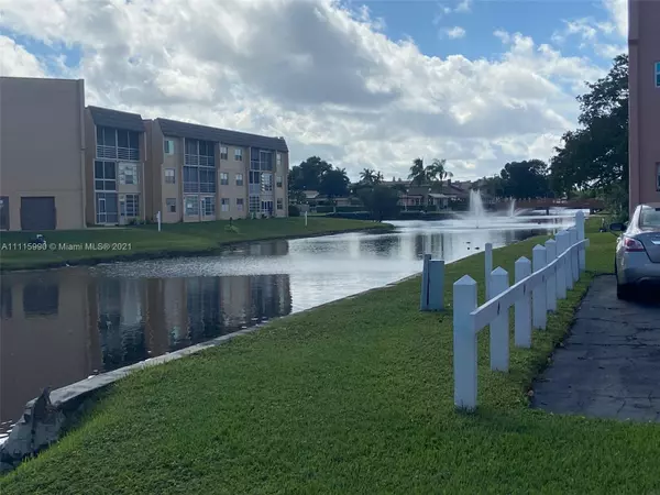 Sunrise, FL 33322,9581 Sunrise Lakes Blvd #206