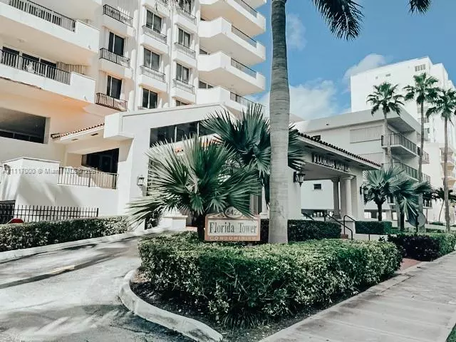 Miami Beach, FL 33141,6422 Collins Ave #1004