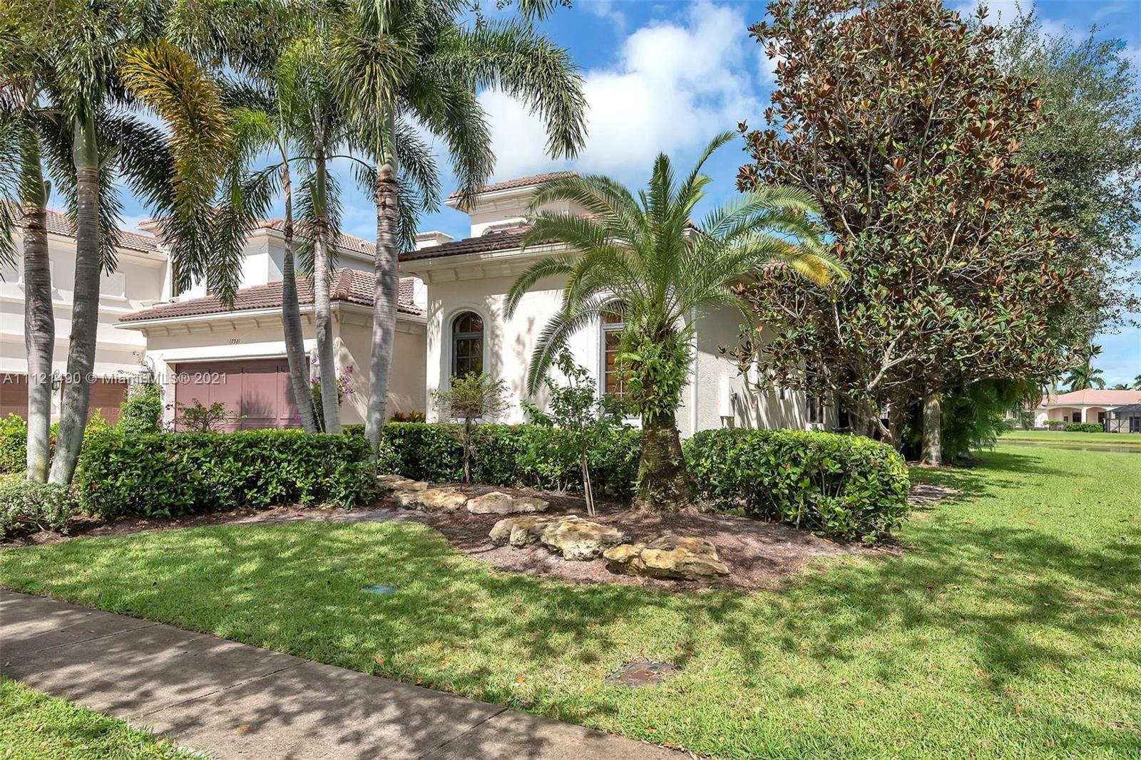 17921 Lake Azure Way, Boca Raton, FL 33496