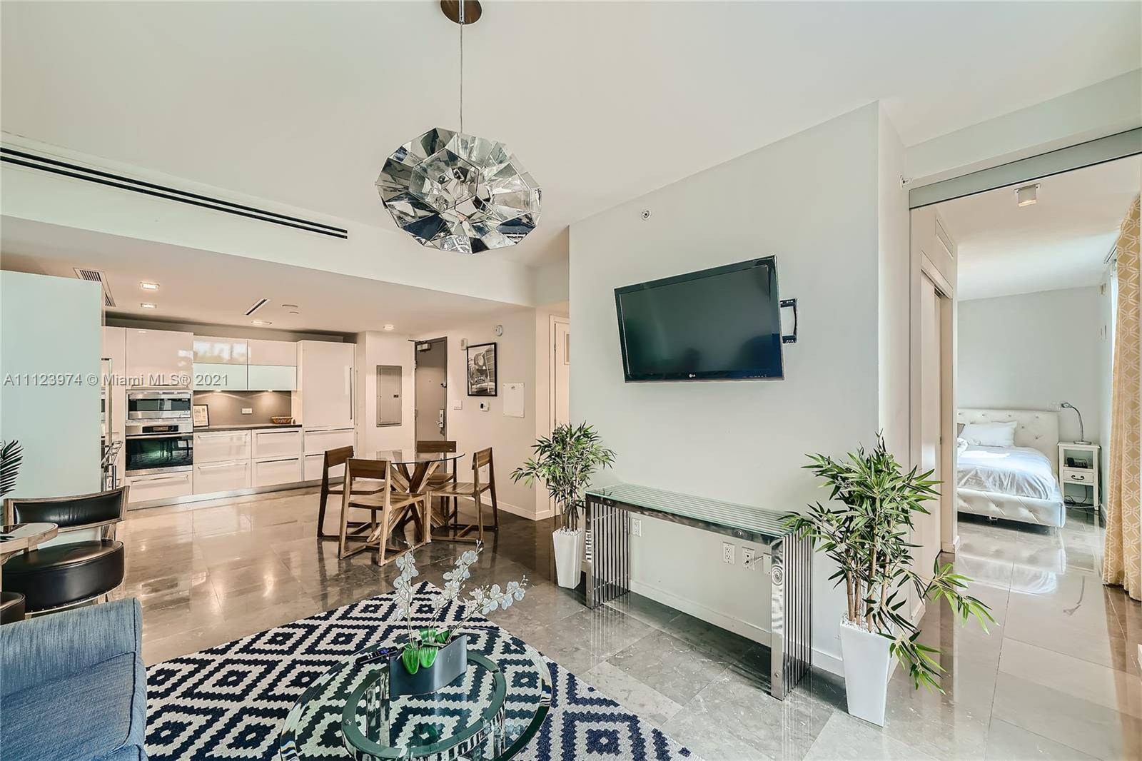 220 21st St #212, Miami Beach, FL 33139