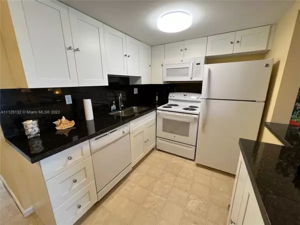 Hollywood, FL 33019,300 Oregon St #308