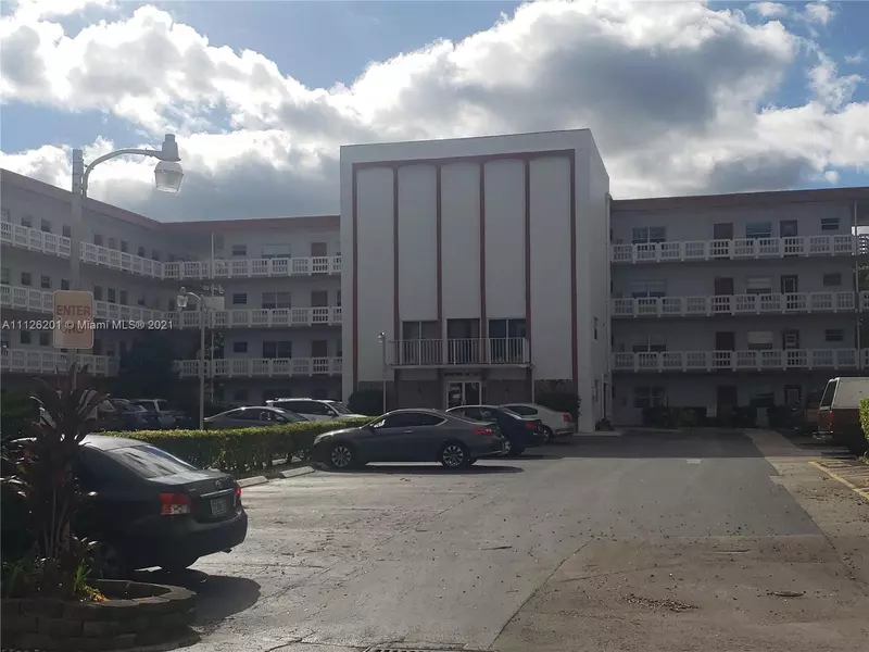 4000 NW 44th Ave #312, Lauderdale Lakes, FL 33319