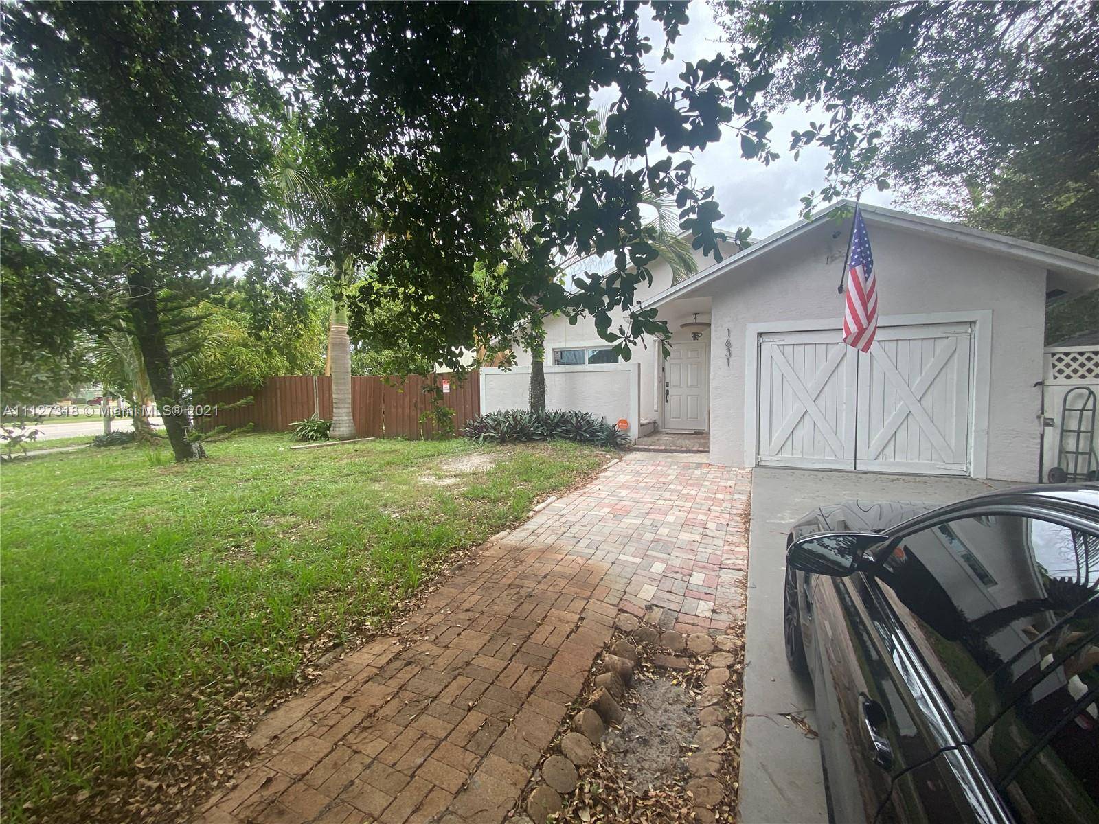 1631 N 29th Ct, Hollywood, FL 33020
