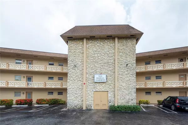 Lauderdale Lakes, FL 33313,5041 W Oakland Park Blvd #306