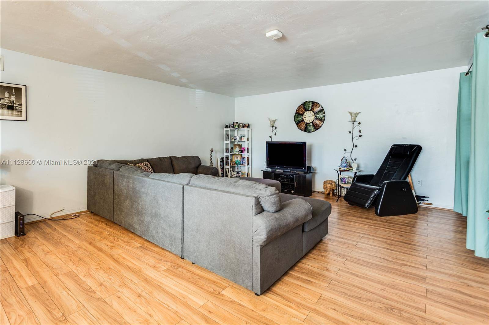 North Miami, FL 33181,11685 Canal Dr #202