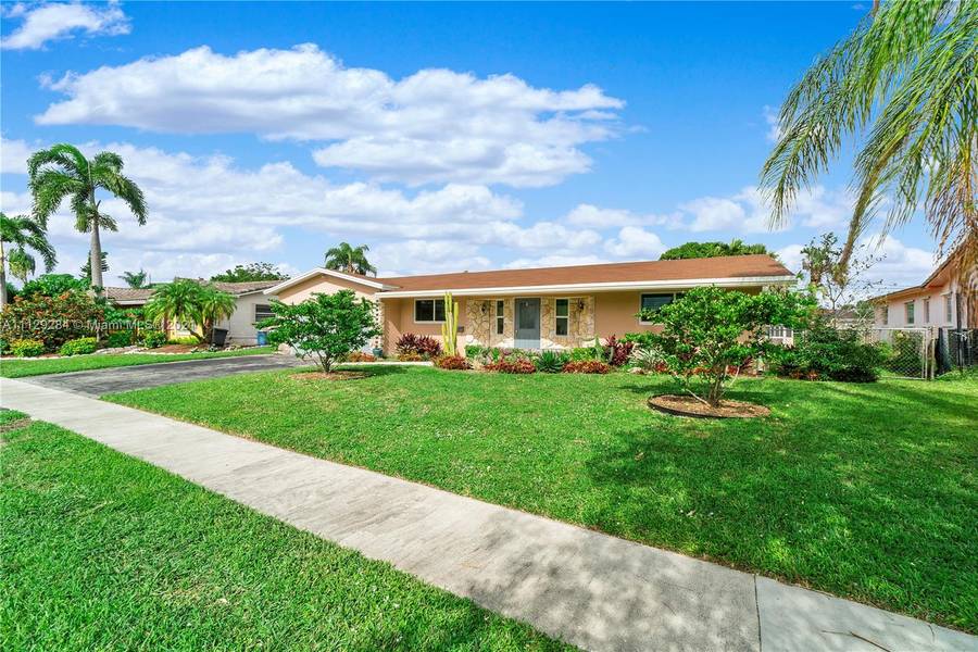 4421 NW 7th St, Coconut Creek, FL 33066