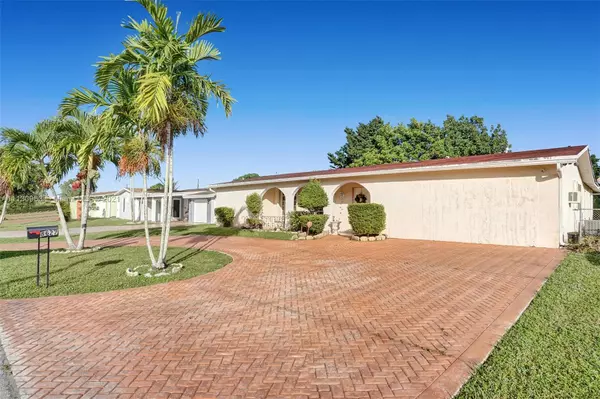 8627 Beekman Dr, Miramar, FL 33025