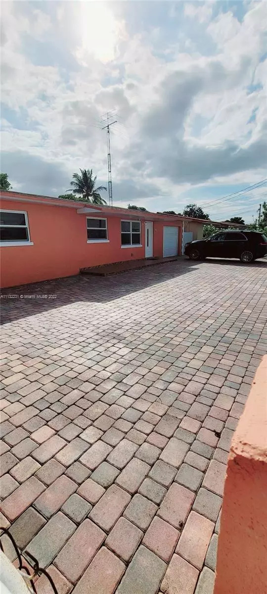 540 W 17th St, Hialeah, FL 33010