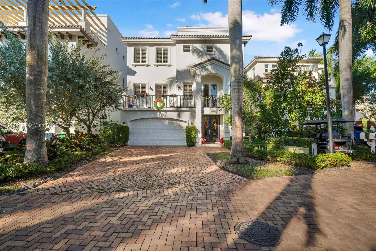 5844 Paradise Point Dr, Palmetto Bay, FL 33157
