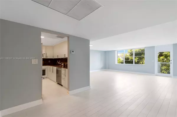 Bay Harbor Islands, FL 33154,10000 W Bay Harbor Dr #325