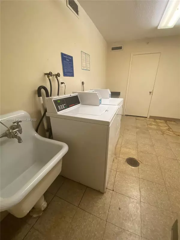 Aventura, FL 33160,2750 NE 183rd St #606