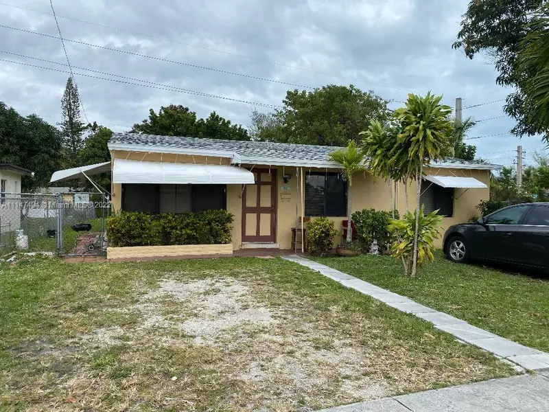 2211 Mayo St, Hollywood, FL 33020