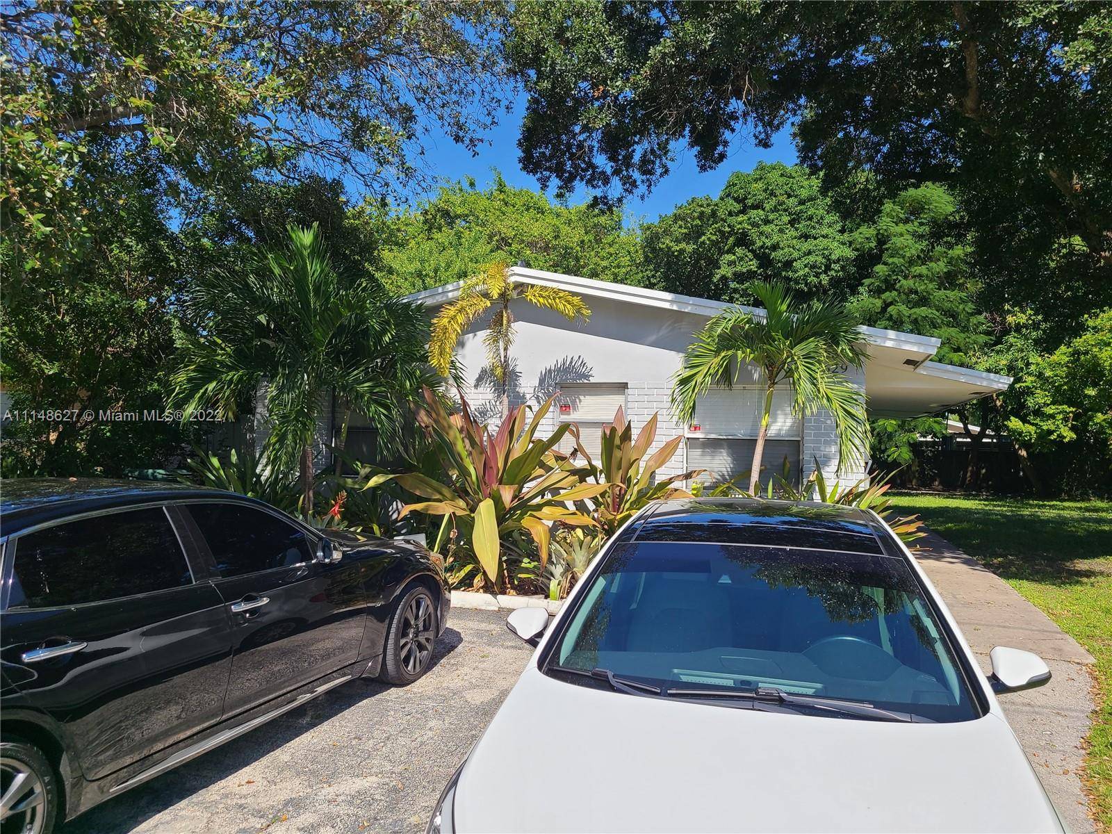 Oakland Park, FL 33334,629 NE 36th St