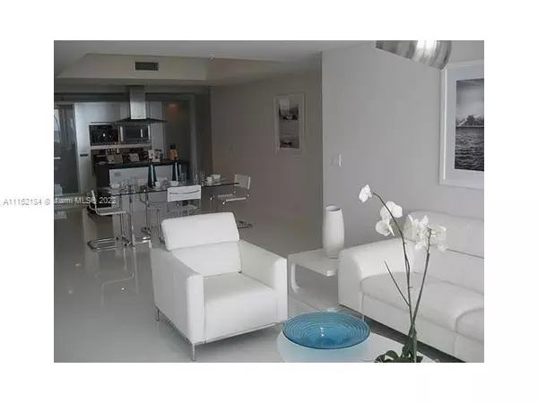 Sunny Isles Beach, FL 33160,18201 Collins Ave #904