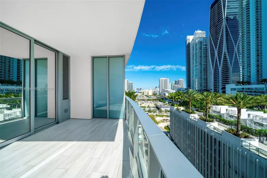 851 NE 1st Ave #905, Miami, FL 33132